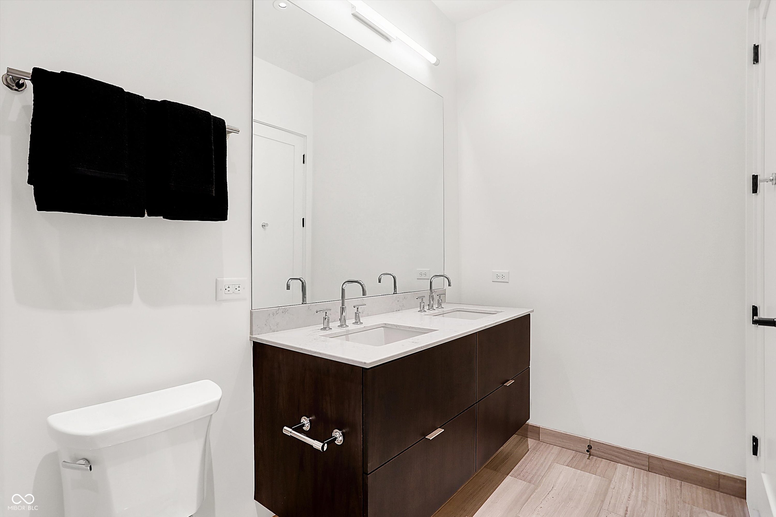 Indianapolis, Indiana, 46202, United States, 2 Bedrooms Bedrooms, ,1 BathroomBathrooms,Residential,For Sale,1942932