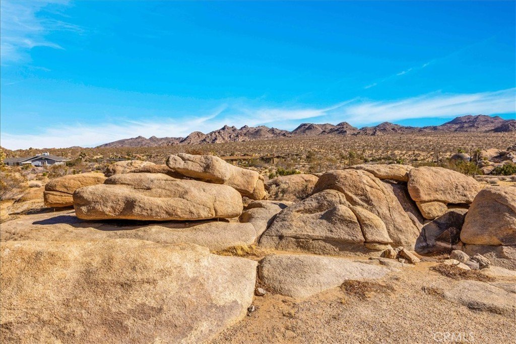 Joshua Tree, California, 92252, United States, 3 Bedrooms Bedrooms, ,2 BathroomsBathrooms,Residential,For Sale,1942307