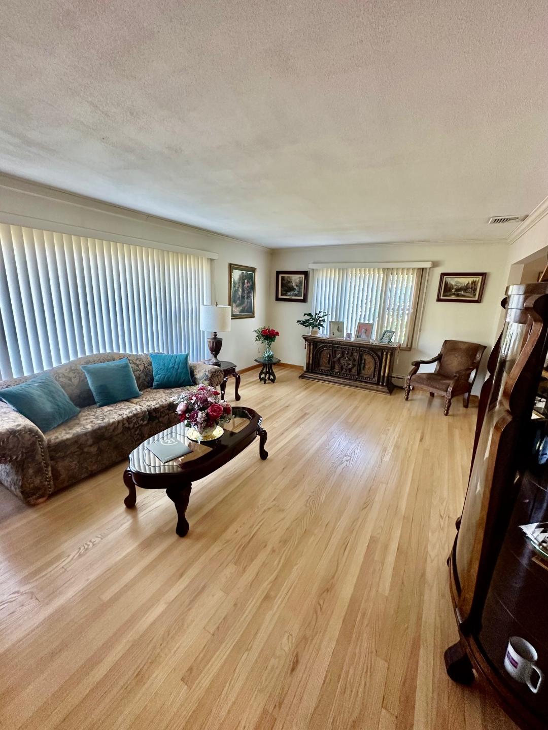 Staten Island, New York, 10314, United States, 4 Bedrooms Bedrooms, ,2 BathroomsBathrooms,Residential,For Sale,1914334