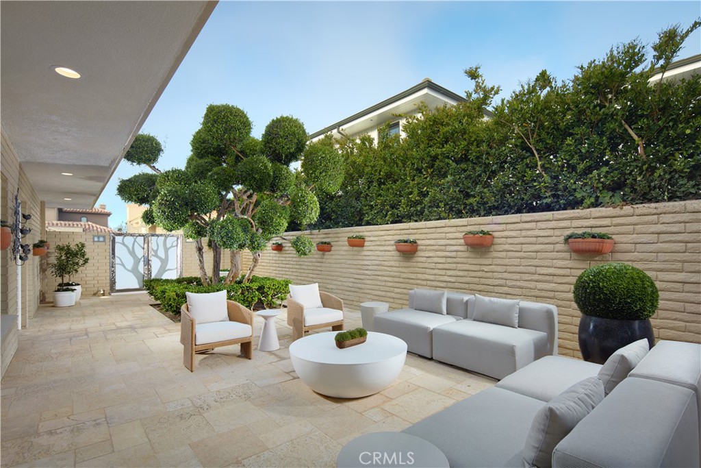Newport Beach, California, 92660, United States, 8 Bedrooms Bedrooms, ,2 BathroomsBathrooms,Residential,For Sale,1877447