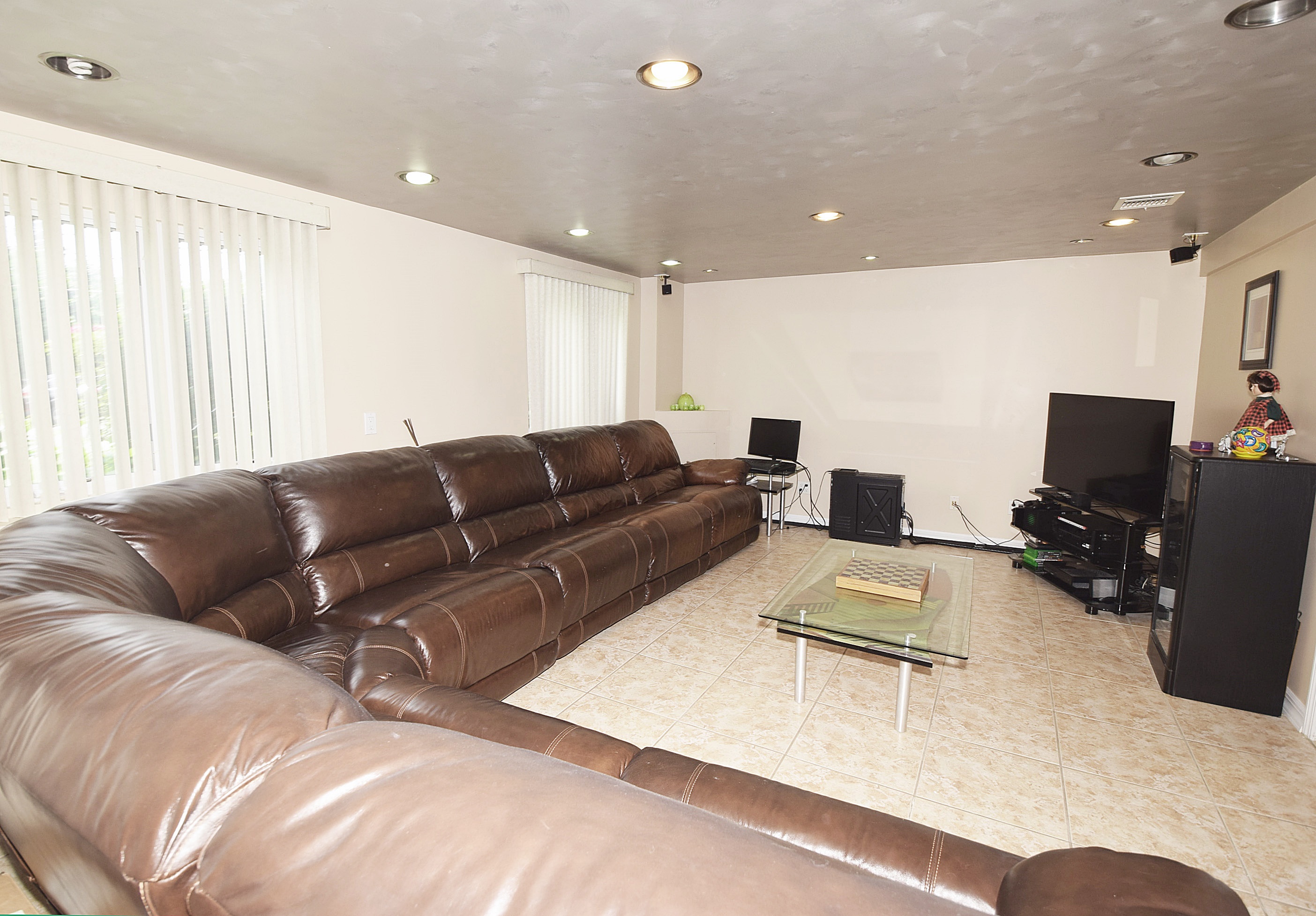 Wheatley Heights, New York, 11798, United States, 5 Bedrooms Bedrooms, ,2 BathroomsBathrooms,Residential,For Sale,1892743