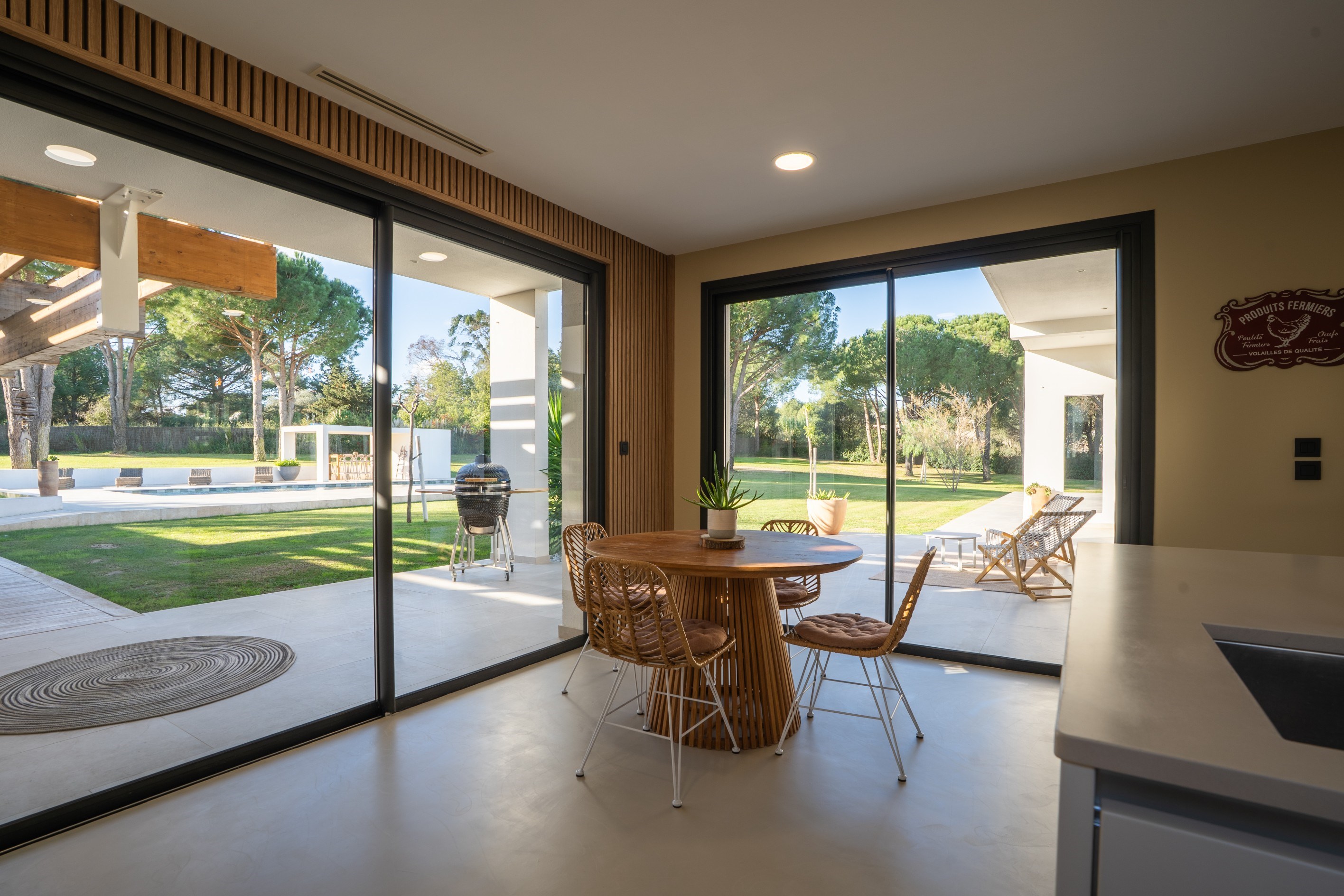  Contemporary house - pool - garage - 物件實景