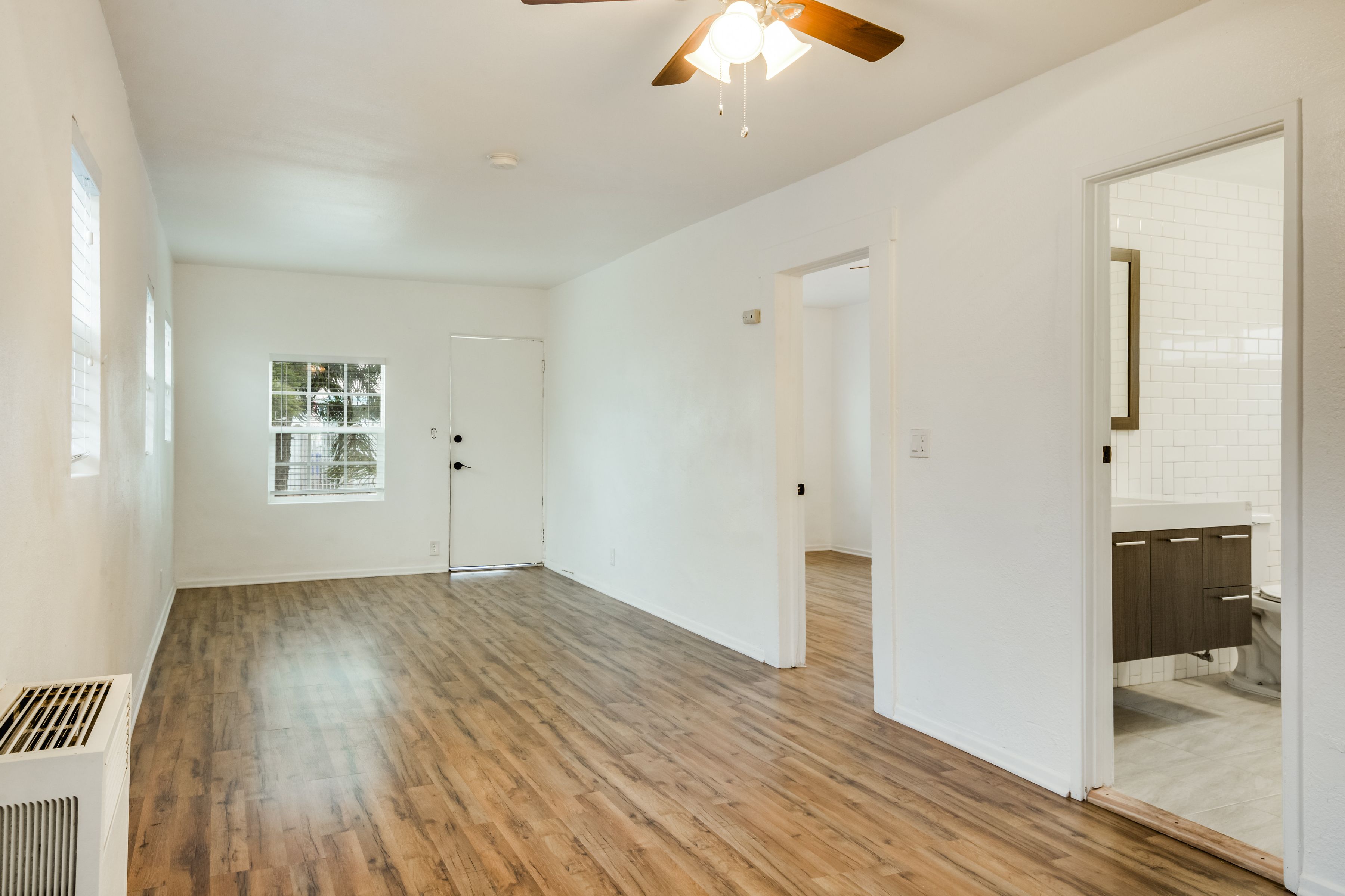  1742 W 36th St - 物件實景