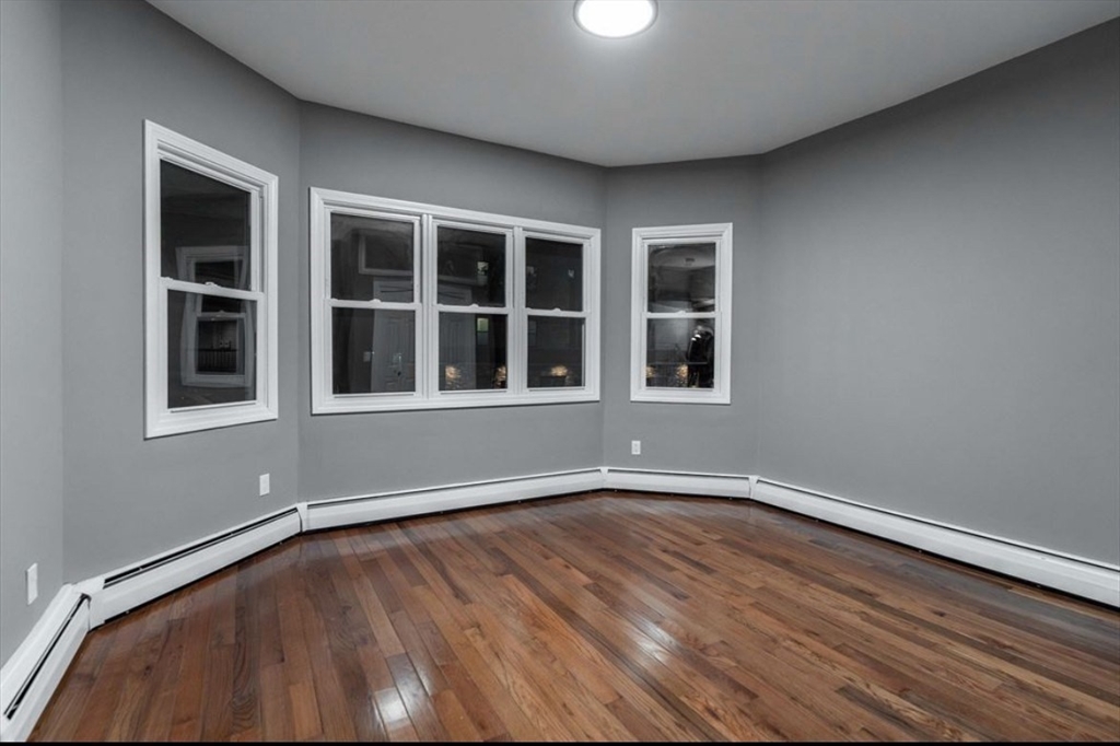 Fall River, Massachusetts, 02724, United States, 9 Bedrooms Bedrooms, ,3 BathroomsBathrooms,Residential,For Sale,1876927