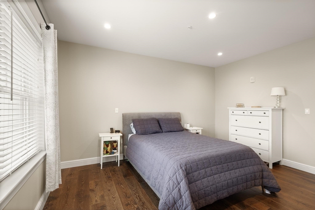 Wakefield, Massachusetts, 01880, United States, 2 Bedrooms Bedrooms, ,2 BathroomsBathrooms,Residential,For Sale,2040017