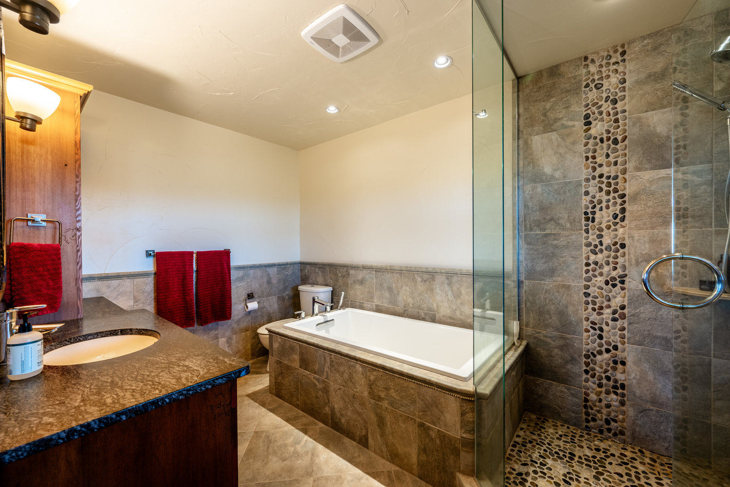 Sheridan, Wyoming, 82801, United States, 2 Bedrooms Bedrooms, ,2 BathroomsBathrooms,Residential,For Sale,1982775