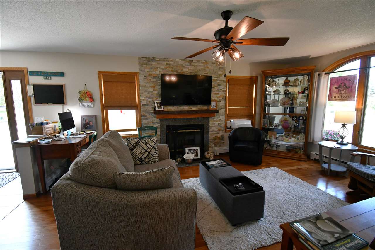 Charlevoix, Michigan, 49720, United States, 5 Bedrooms Bedrooms, ,5 BathroomsBathrooms,Residential,For Sale,1948614