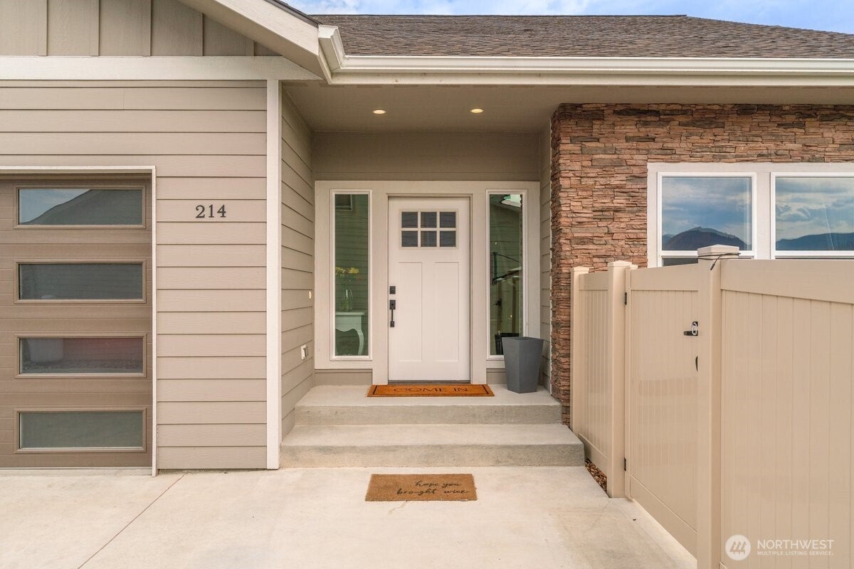 East Wenatchee, Washington, 98802, United States, 2 Bedrooms Bedrooms, ,2 BathroomsBathrooms,Residential,For Sale,1942009
