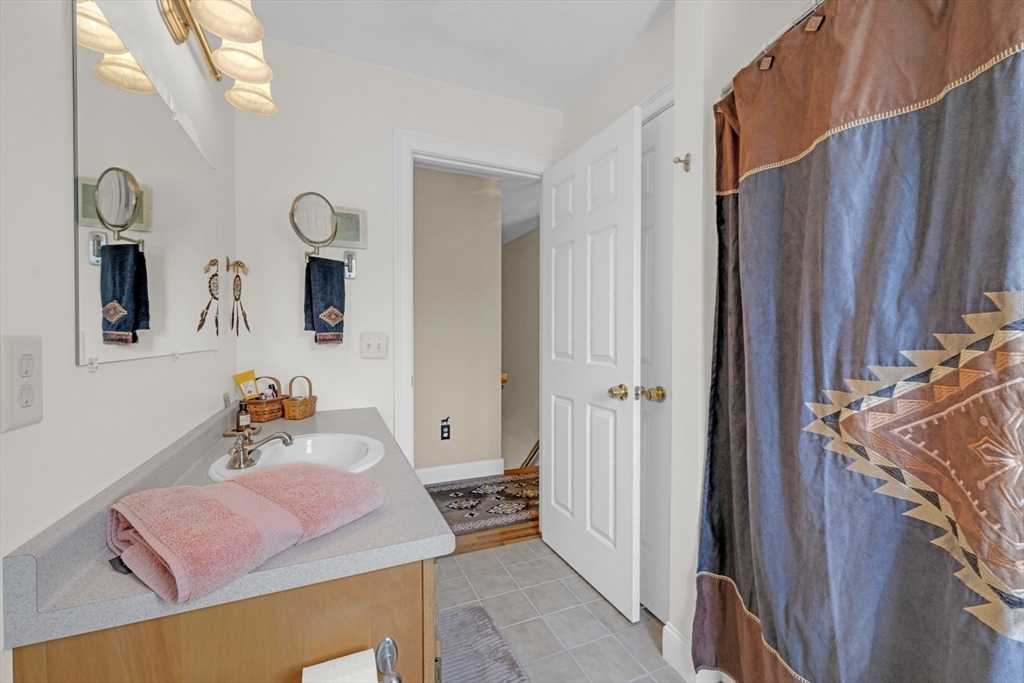 North Brookfield, Massachusetts, 01535, United States, 3 Bedrooms Bedrooms, ,3 BathroomsBathrooms,Residential,For Sale,1905631