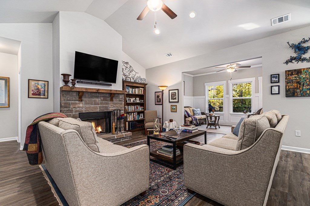 Dawsonville, Georgia, 30534, United States, 3 Bedrooms Bedrooms, ,2 BathroomsBathrooms,Residential,For Sale,1986839