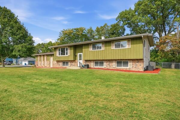 8th St, Demotte, IN 46310 #1