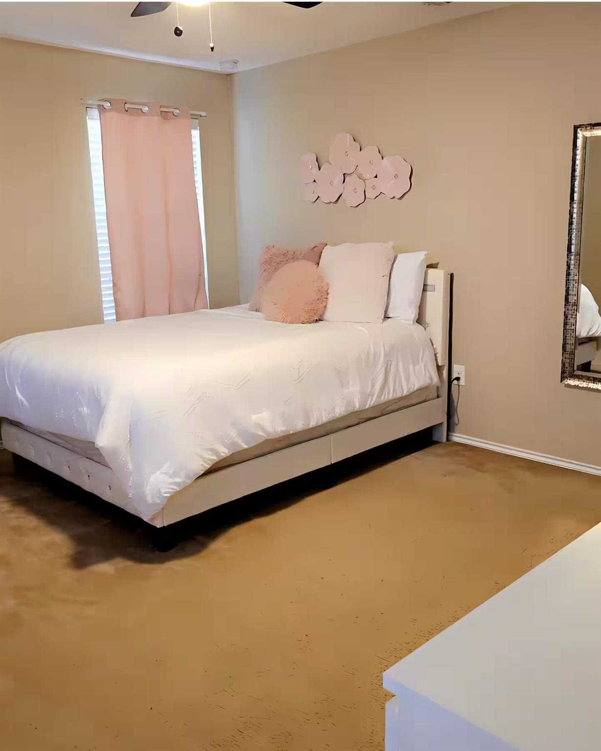 Austin, Texas, 78744, United States, 5 Bedrooms Bedrooms, ,4 BathroomsBathrooms,Residential,For Sale,1975896