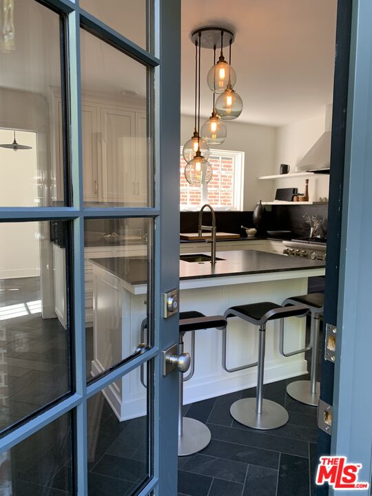 Los Angeles, California, 90020, United States, 5 Bedrooms Bedrooms, ,5 BathroomsBathrooms,Residential,For Sale,1939583