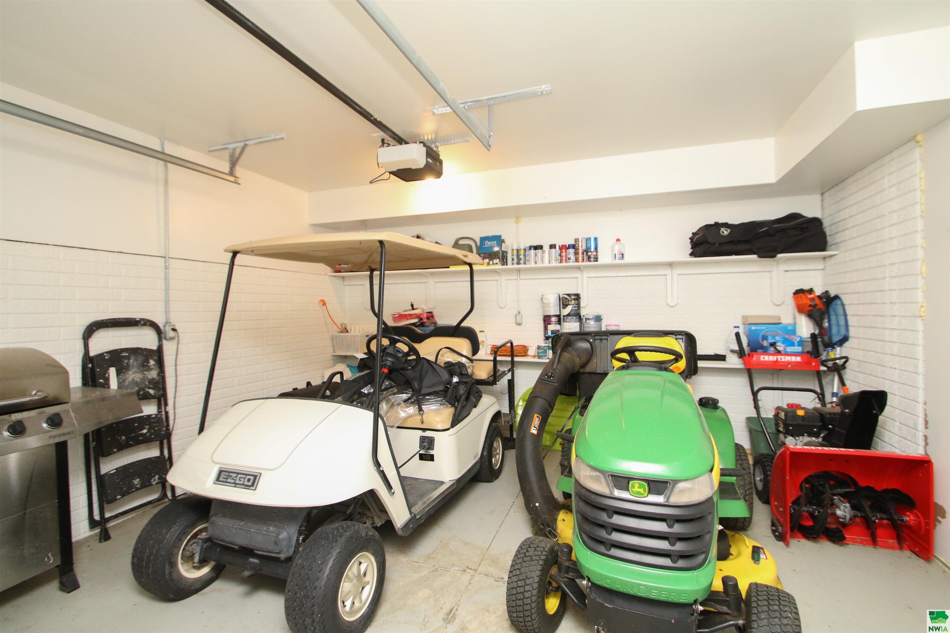 Dakota Dunes, South Dakota, 57049, United States, 5 Bedrooms Bedrooms, ,6 BathroomsBathrooms,Residential,For Sale,1943906