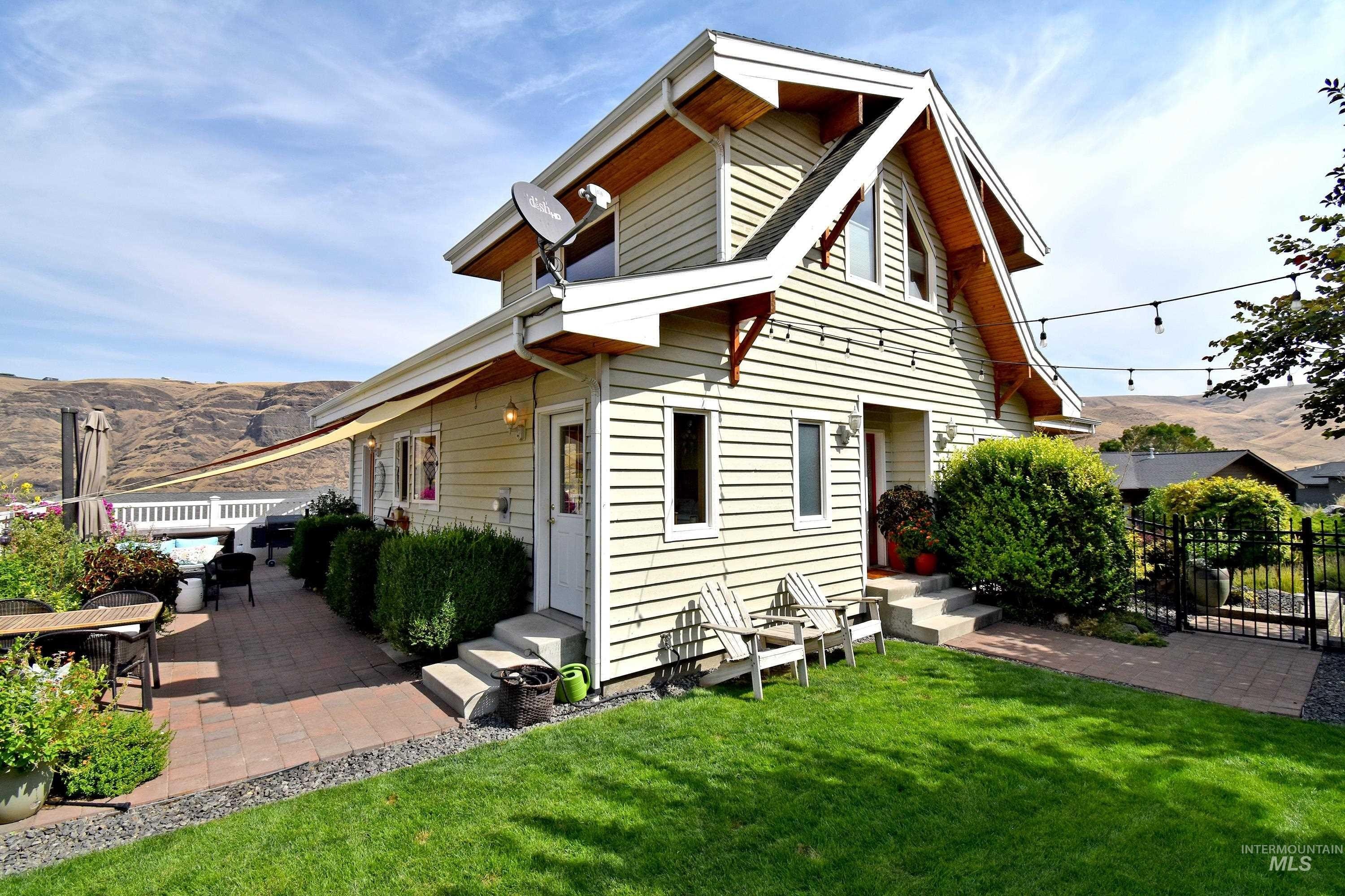 Asotin, Washington, 99402, United States, 3 Bedrooms Bedrooms, ,3 BathroomsBathrooms,Residential,For Sale,1942718