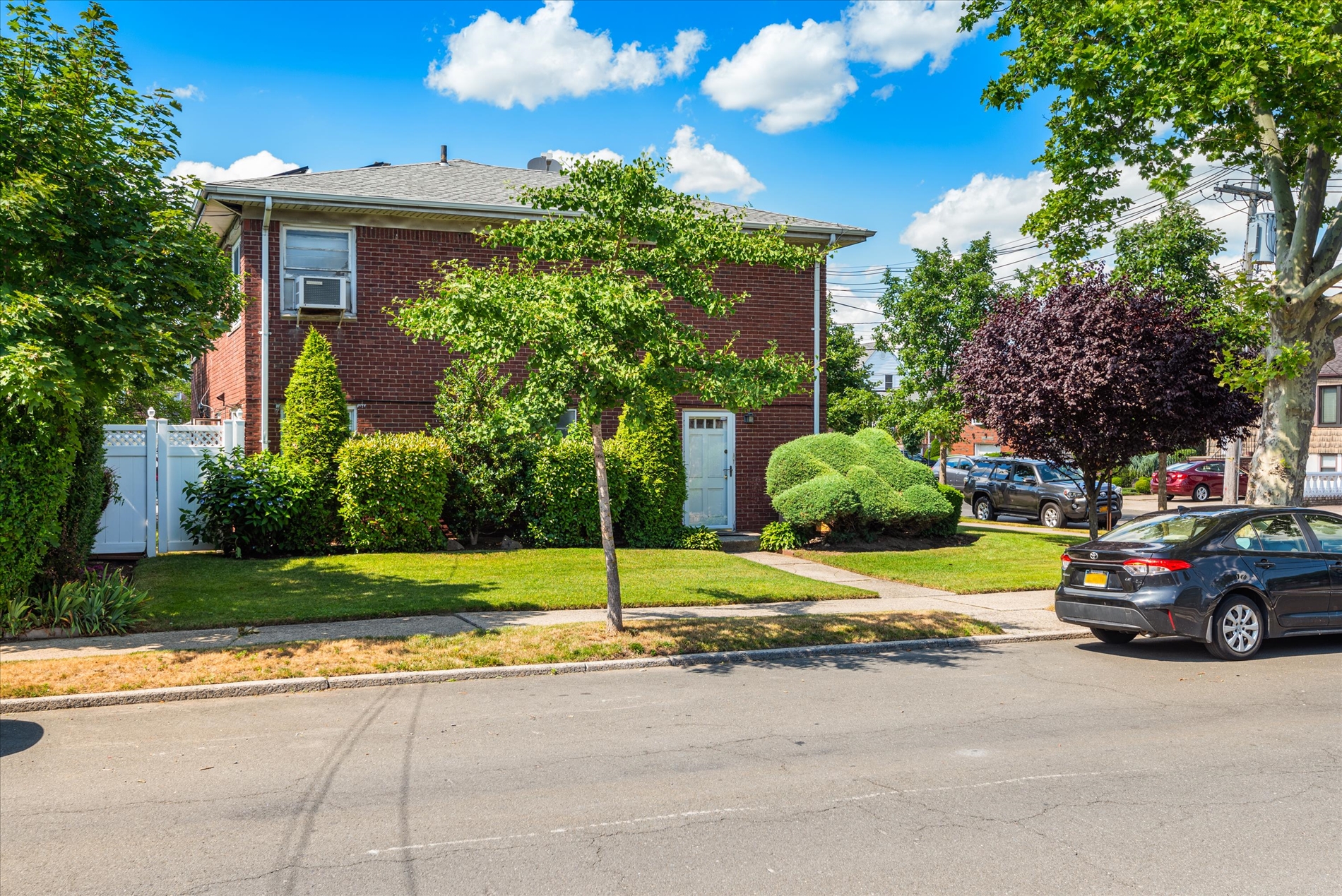 Howard Beach, New York, 11414, United States, 4 Bedrooms Bedrooms, ,3 BathroomsBathrooms,Residential,For Sale,1835164