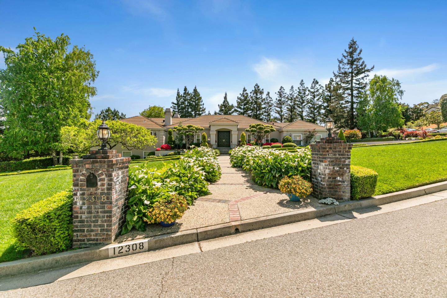 Saratoga, California, 95070, United States, 5 Bedrooms Bedrooms, ,6 BathroomsBathrooms,Residential,For Sale,1891032
