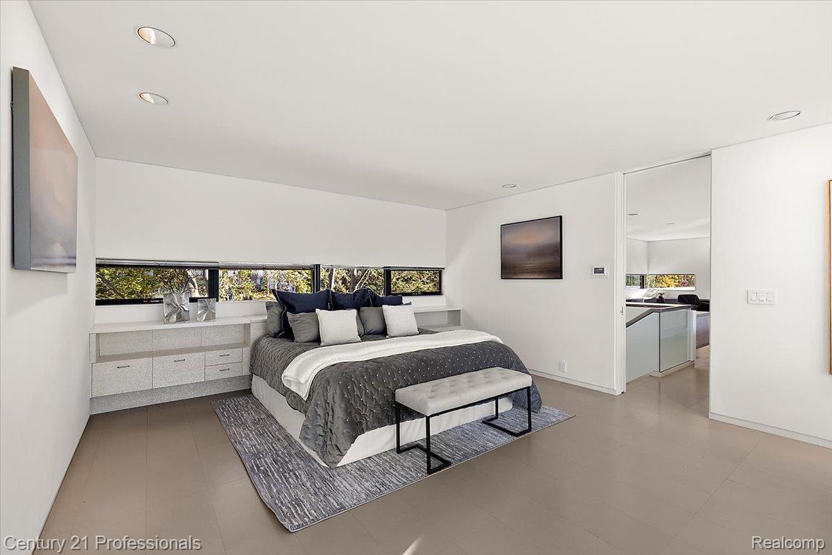 BloomfieldHills, Michigan, 48301, United States, 4 Bedrooms Bedrooms, ,5 BathroomsBathrooms,Residential,For Sale,1996516