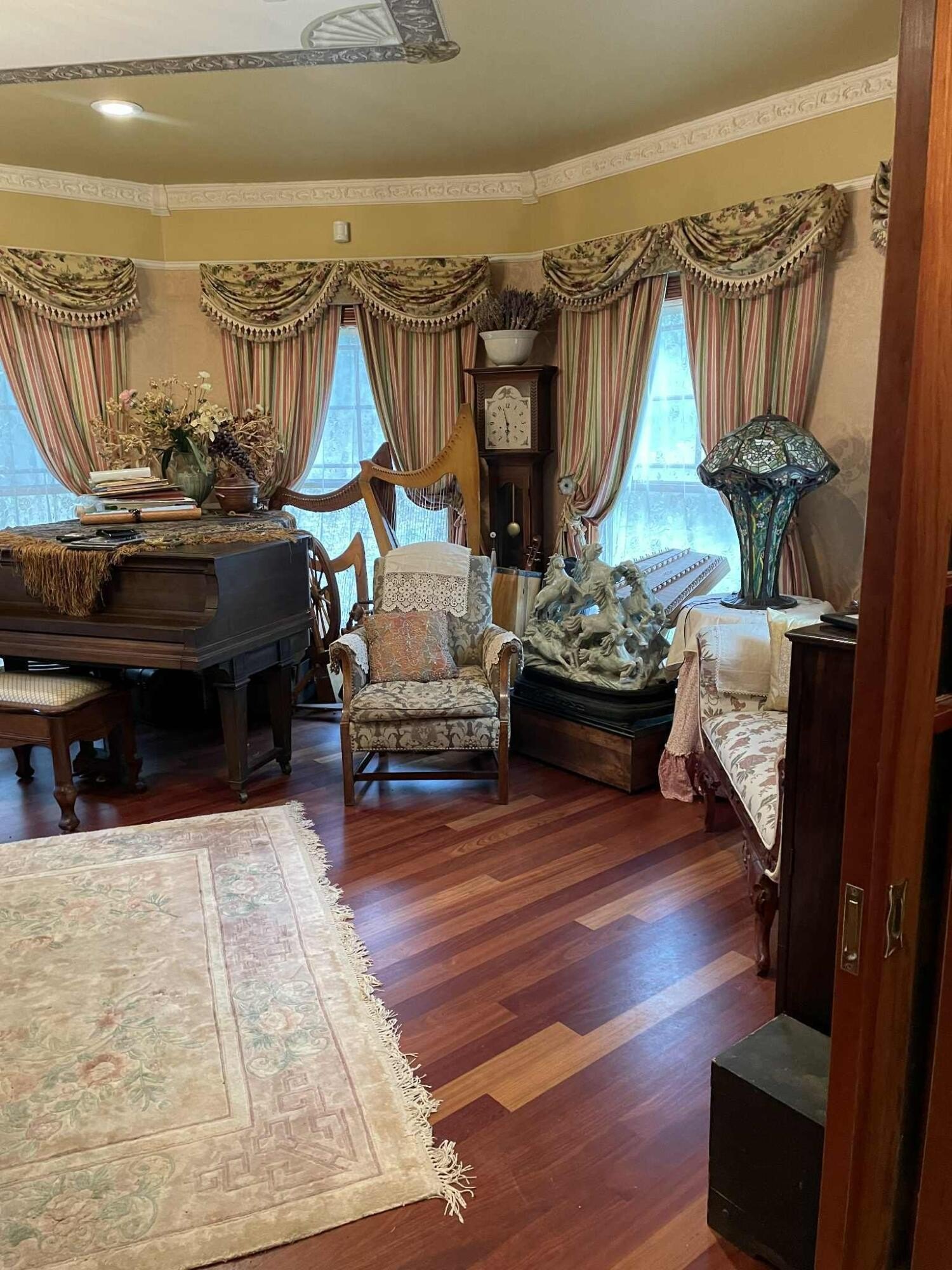 Selma, Oregon, 97538, United States, 4 Bedrooms Bedrooms, ,4 BathroomsBathrooms,Residential,For Sale,1981987