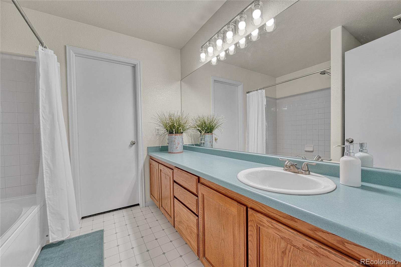 Littleton, Colorado, 80125, United States, 4 Bedrooms Bedrooms, ,3 BathroomsBathrooms,Residential,For Sale,1955641