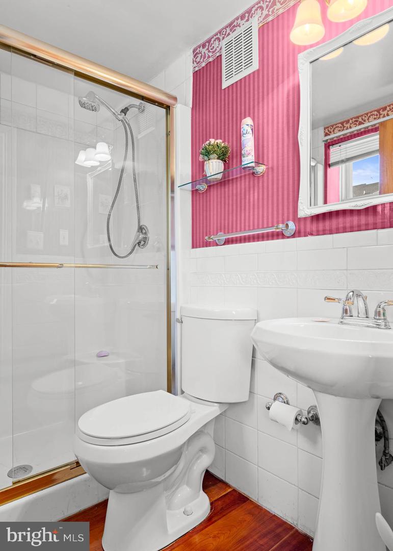 Conshohocken, Pennsylvania, 19428, United States, 4 Bedrooms Bedrooms, ,3 BathroomsBathrooms,Residential,For Sale,2003436