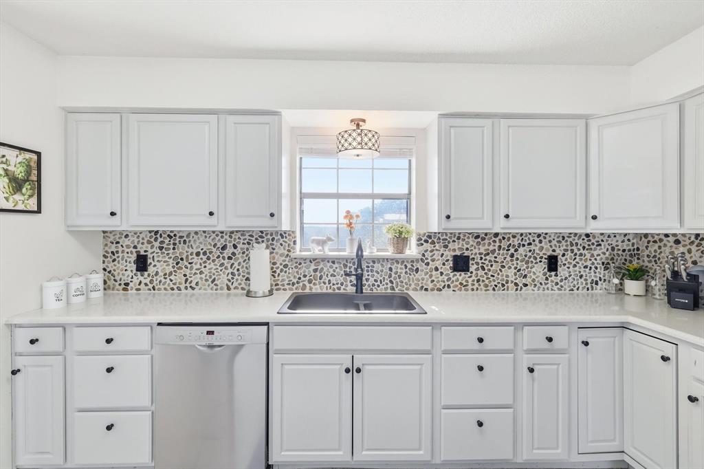 Sanger, Texas, 76266, United States, 3 Bedrooms Bedrooms, ,2 BathroomsBathrooms,Residential,For Sale,1995373