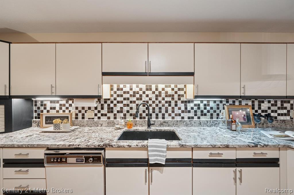 Grand Blanc, Michigan, 48439, United States, 3 Bedrooms Bedrooms, ,5 BathroomsBathrooms,Residential,For Sale,1986103