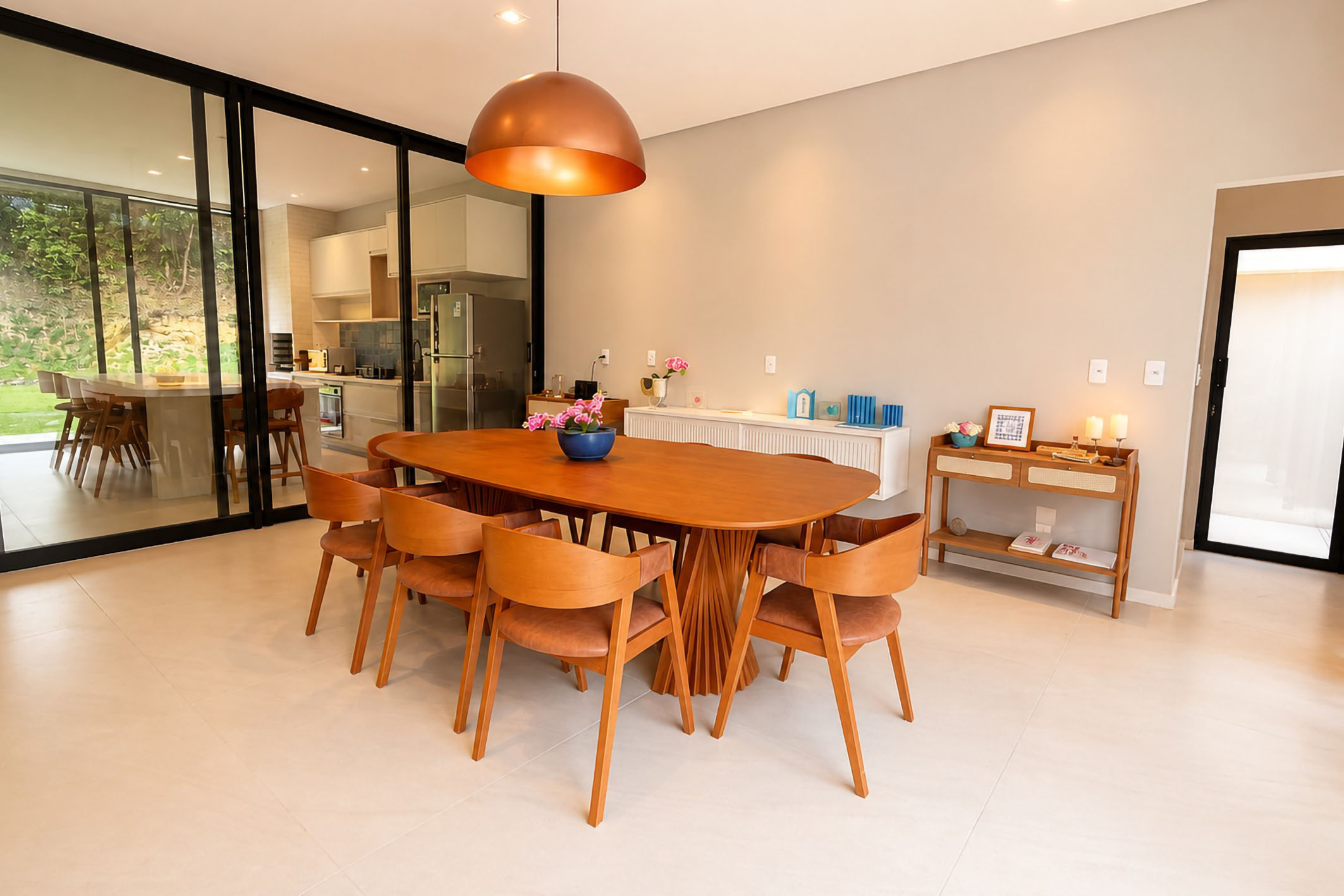  House with two suites and a spacious lot - 物件實景