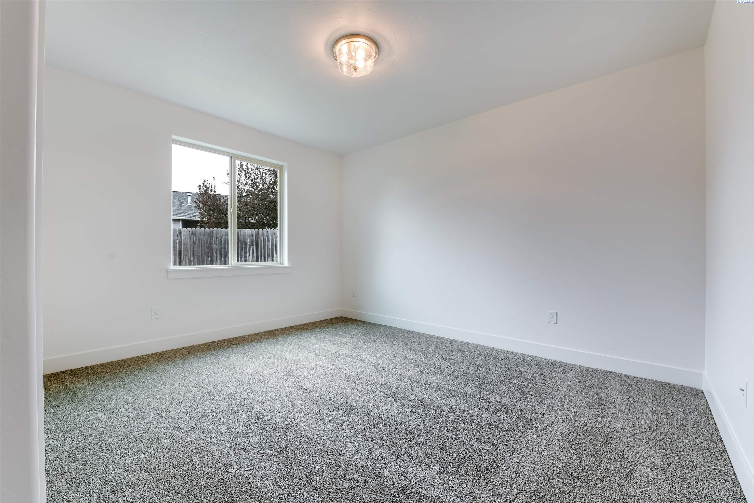 Richland, Washington, 99352, United States, 4 Bedrooms Bedrooms, ,1 BathroomBathrooms,Residential,For Sale,1992937