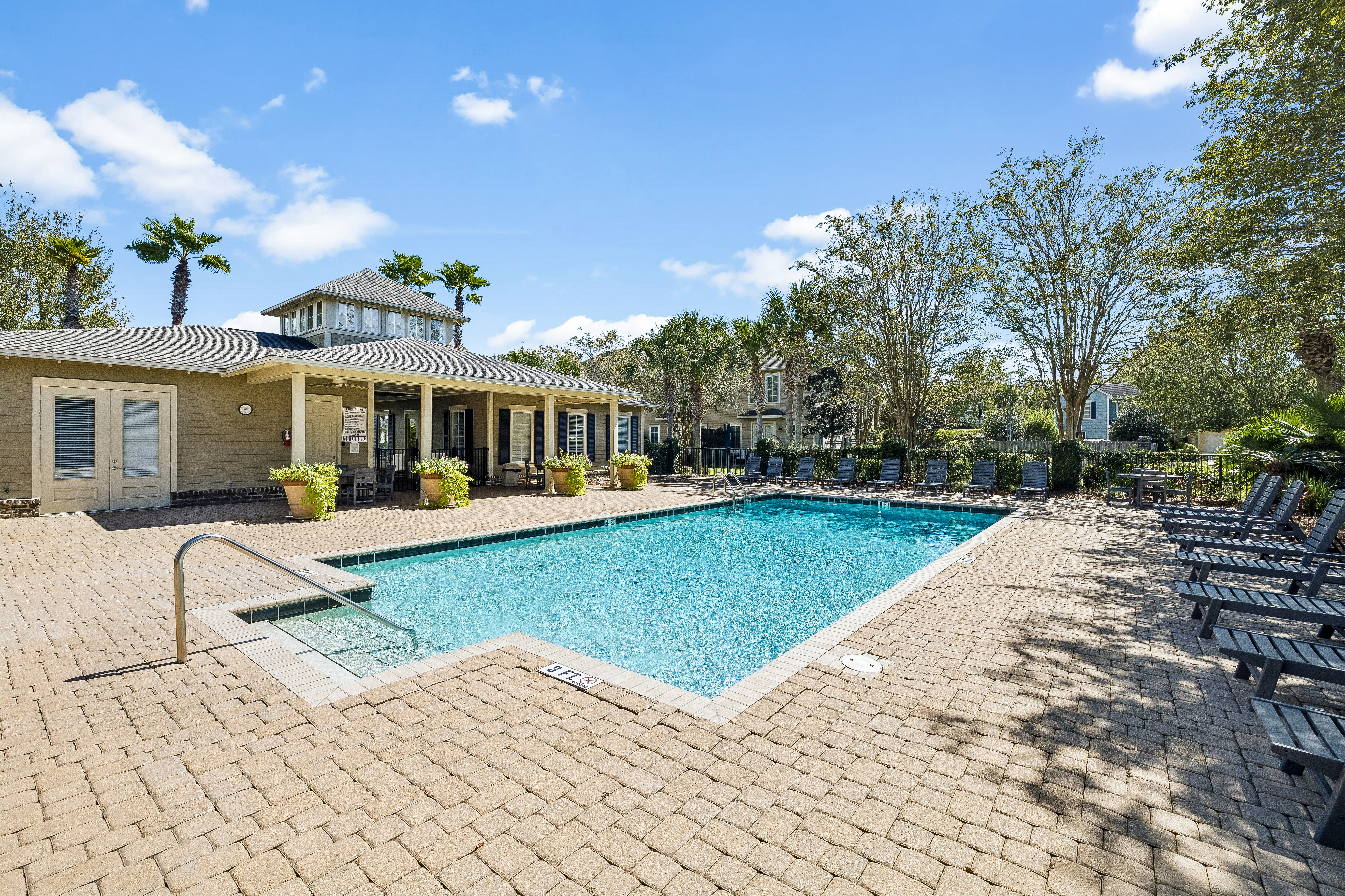  A Private End-Lot Retreat with Green Space Views & Near The Gulf - 物件實景