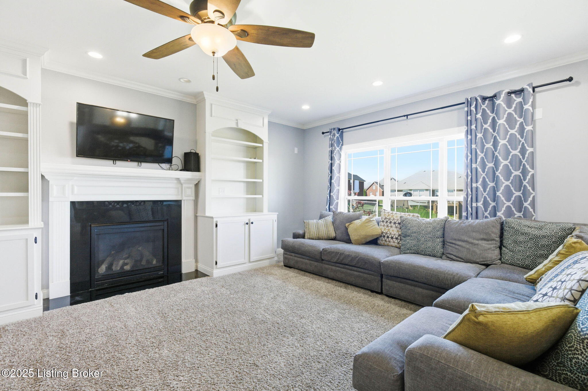 La Grange, Kentucky, 40031, United States, 5 Bedrooms Bedrooms, ,4 BathroomsBathrooms,Residential,For Sale,1971685