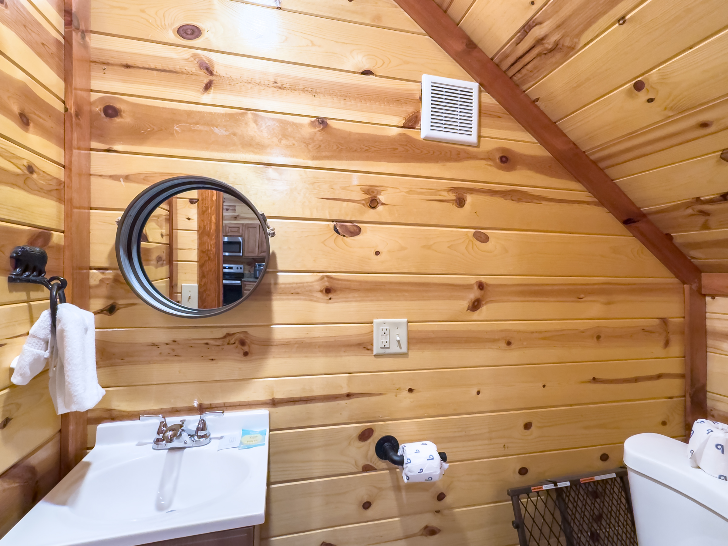 Sevierville, Tennessee, 37862, United States, 6 Bedrooms Bedrooms, ,7 BathroomsBathrooms,Residential,For Sale,1798299