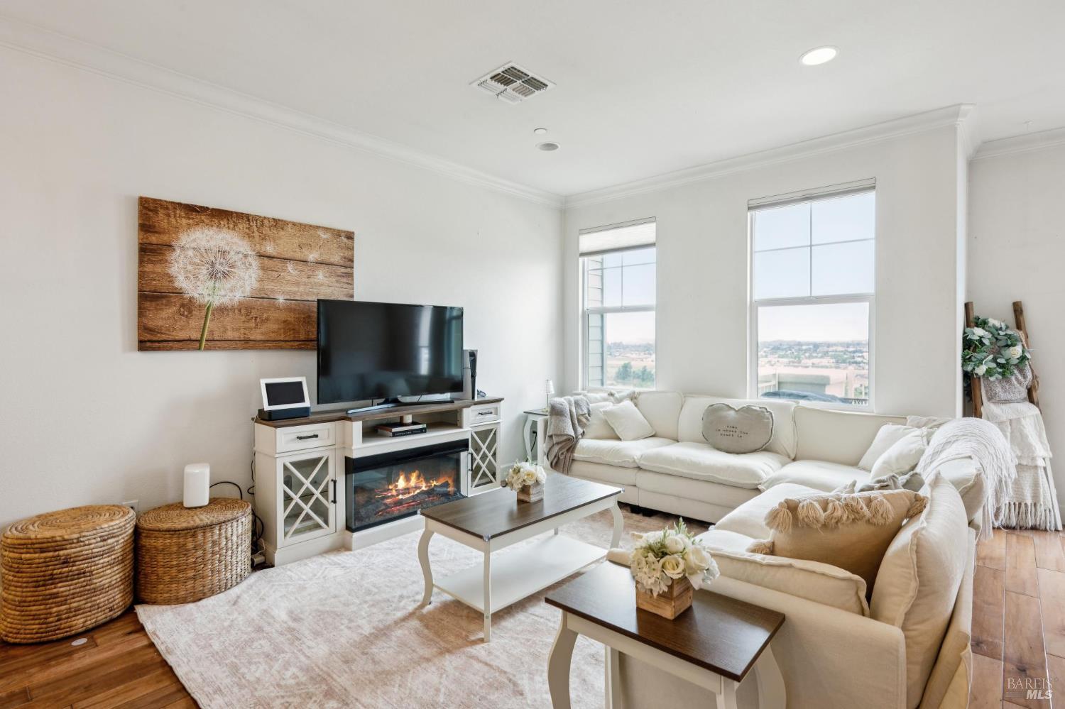 Petaluma, California, 94952, United States, 3 Bedrooms Bedrooms, ,3 BathroomsBathrooms,Residential,For Sale,1989207