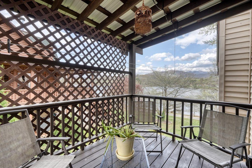 Hayesville, North Carolina, 28904, United States, 3 Bedrooms Bedrooms, ,4 BathroomsBathrooms,Residential,For Sale,1758410