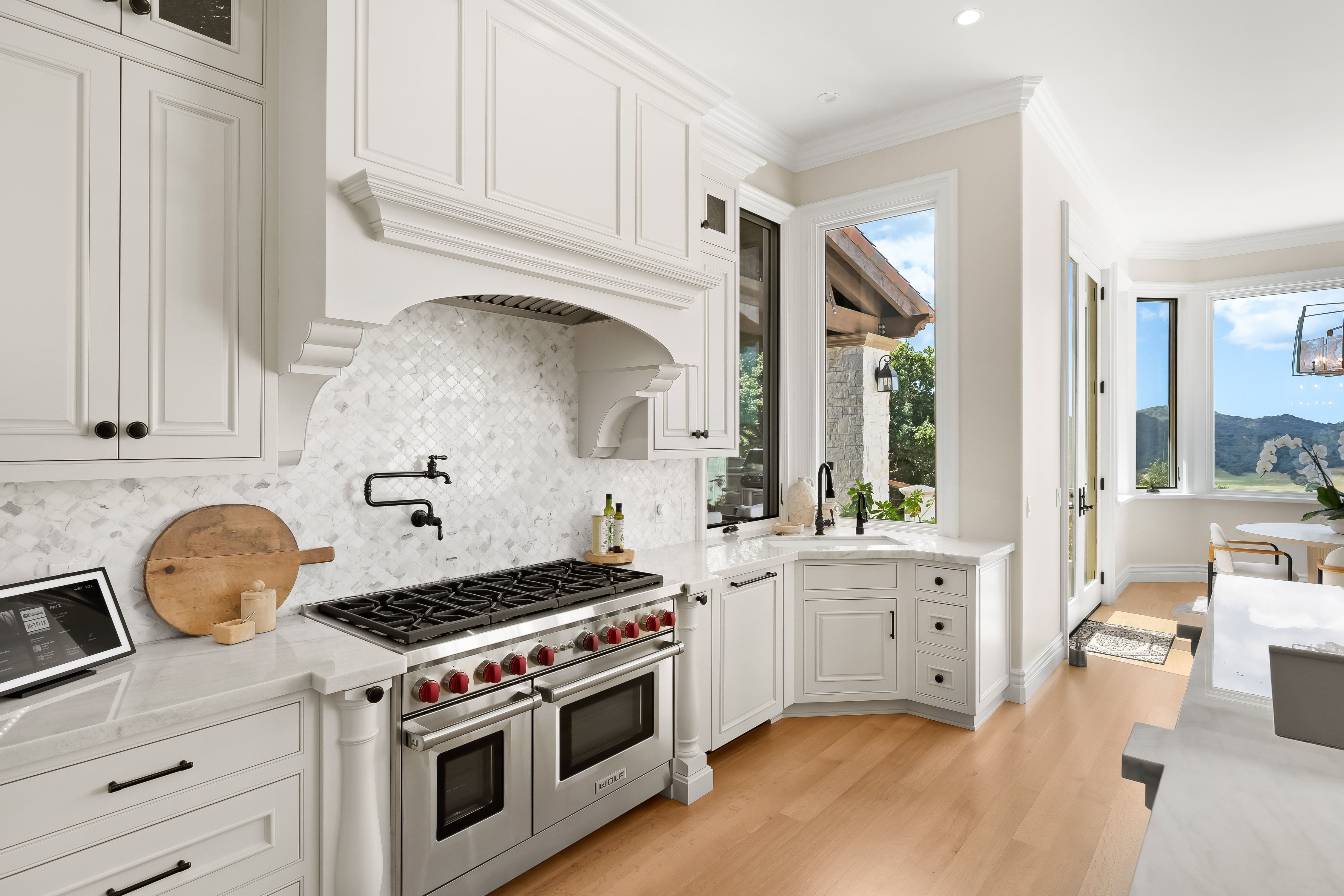  Refined Coastal Wine Country Living on 22 Private Acres - 物件實景