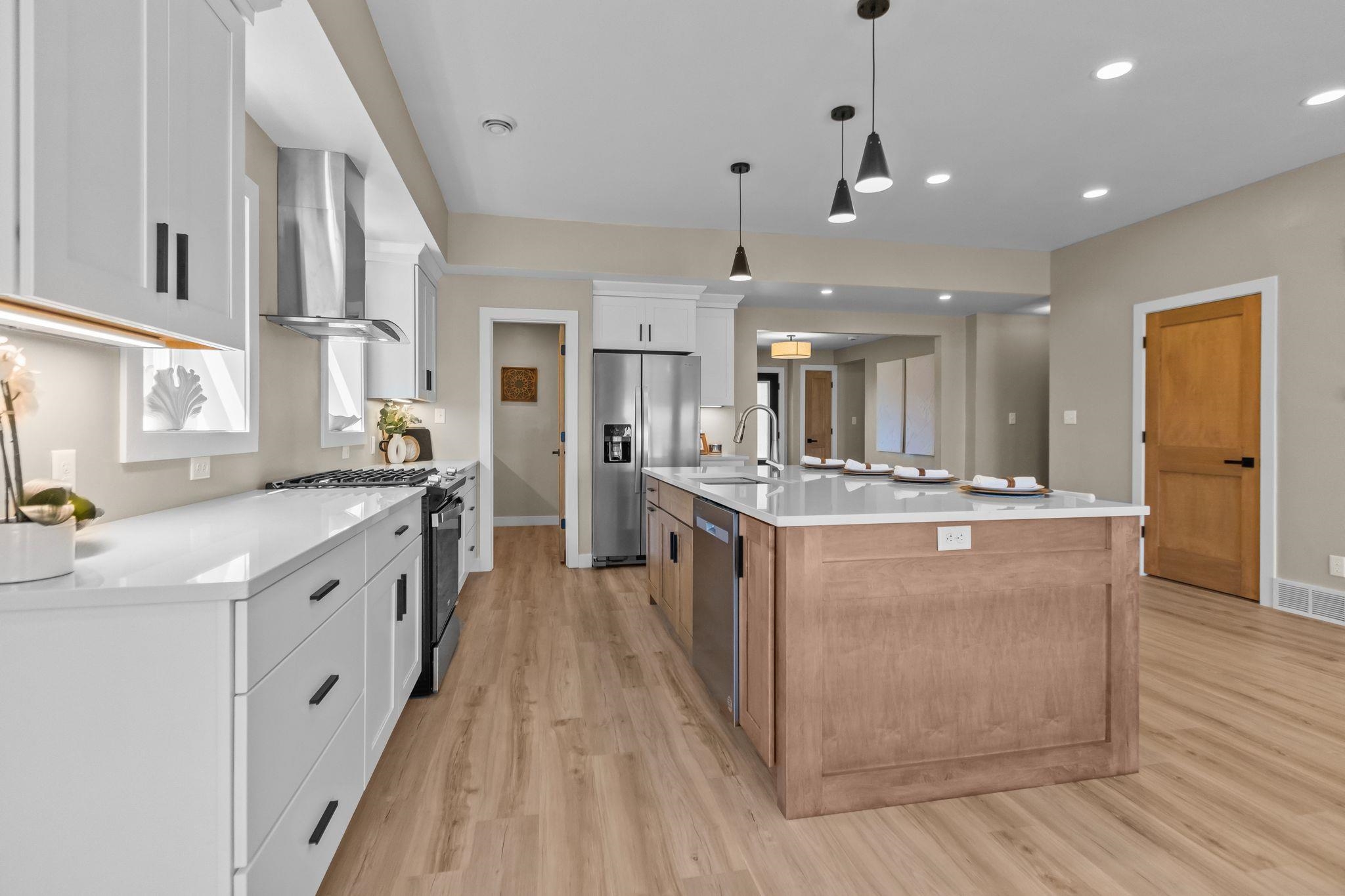 NEENAH, Wisconsin, 54956, United States, 3 Bedrooms Bedrooms, ,2 BathroomsBathrooms,Residential,For Sale,1912051