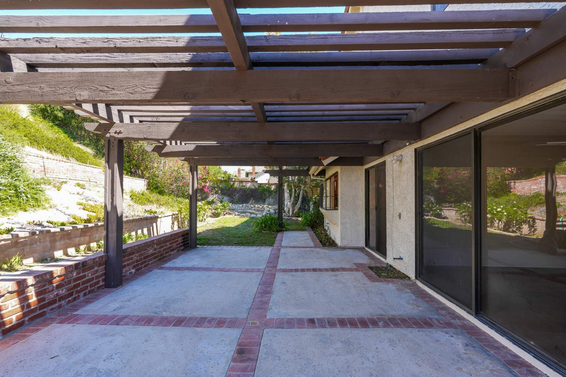  2440 Flintridge Drive - 物件實景
