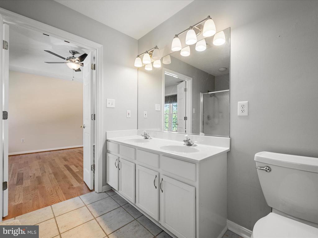 Stephens City, Virginia, 22655, United States, 4 Bedrooms Bedrooms, ,4 BathroomsBathrooms,Residential,For Sale,1905716