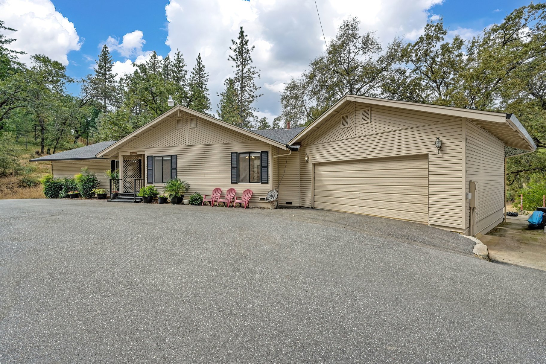  Spacious Grass Valley Country Property, 5 acres, shop and pond - 物件實景