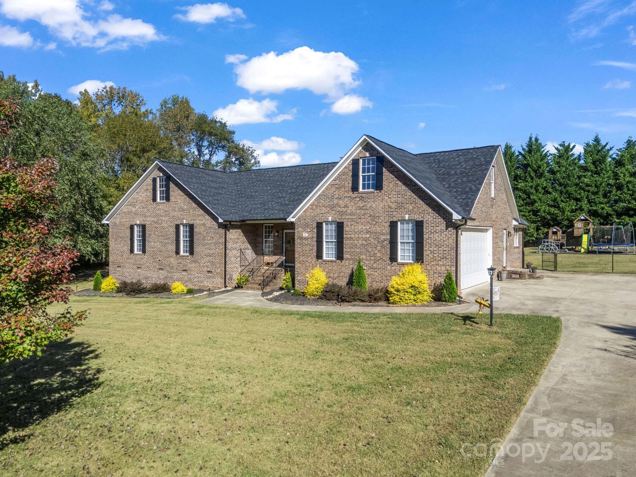 Shelby, North Carolina, 28152, United States, 3 Bedrooms Bedrooms, ,2 BathroomsBathrooms,Residential,For Sale,1969523