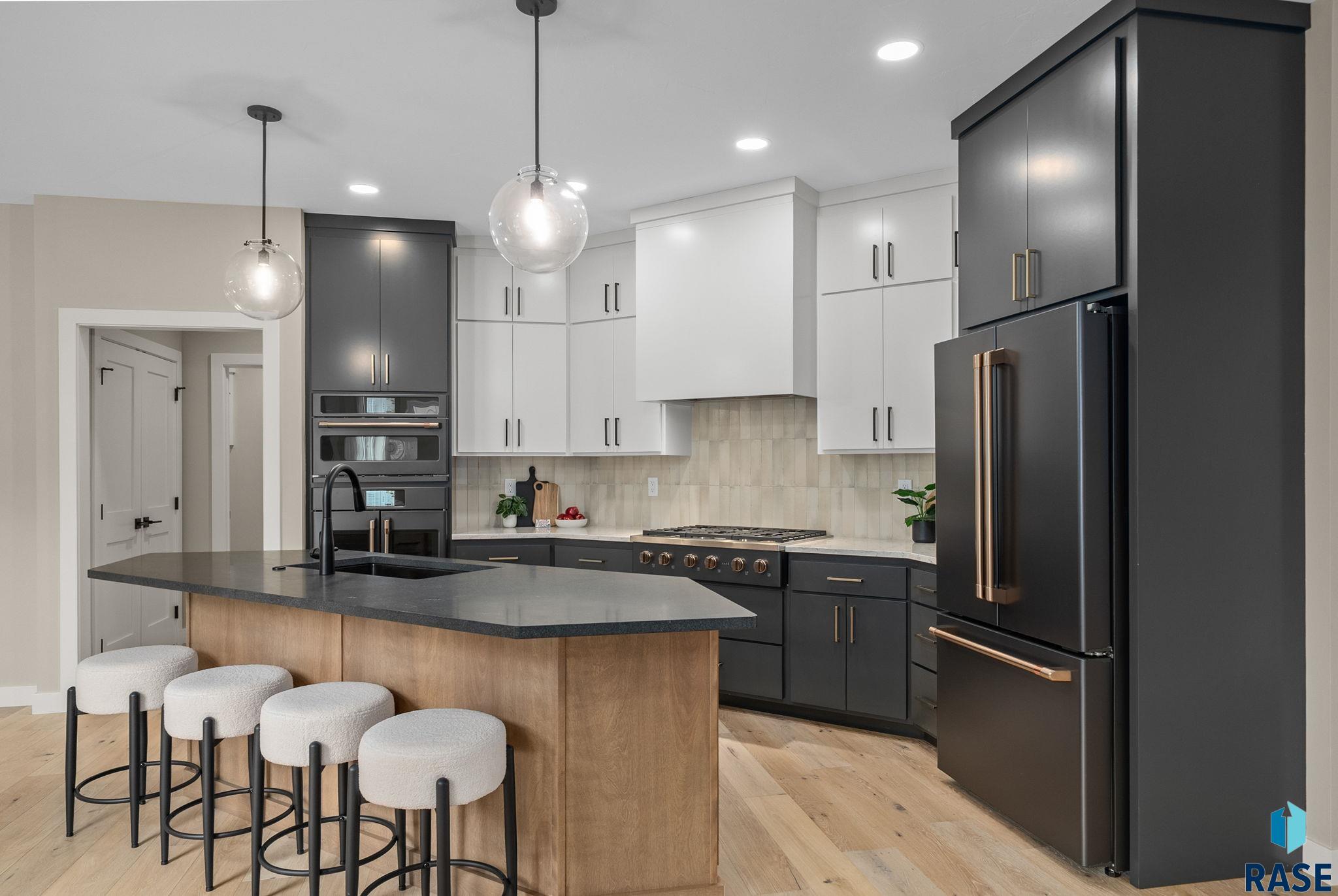 Sioux Falls, South Dakota, 57110, United States, 3 Bedrooms Bedrooms, ,3 BathroomsBathrooms,Residential,For Sale,2005643