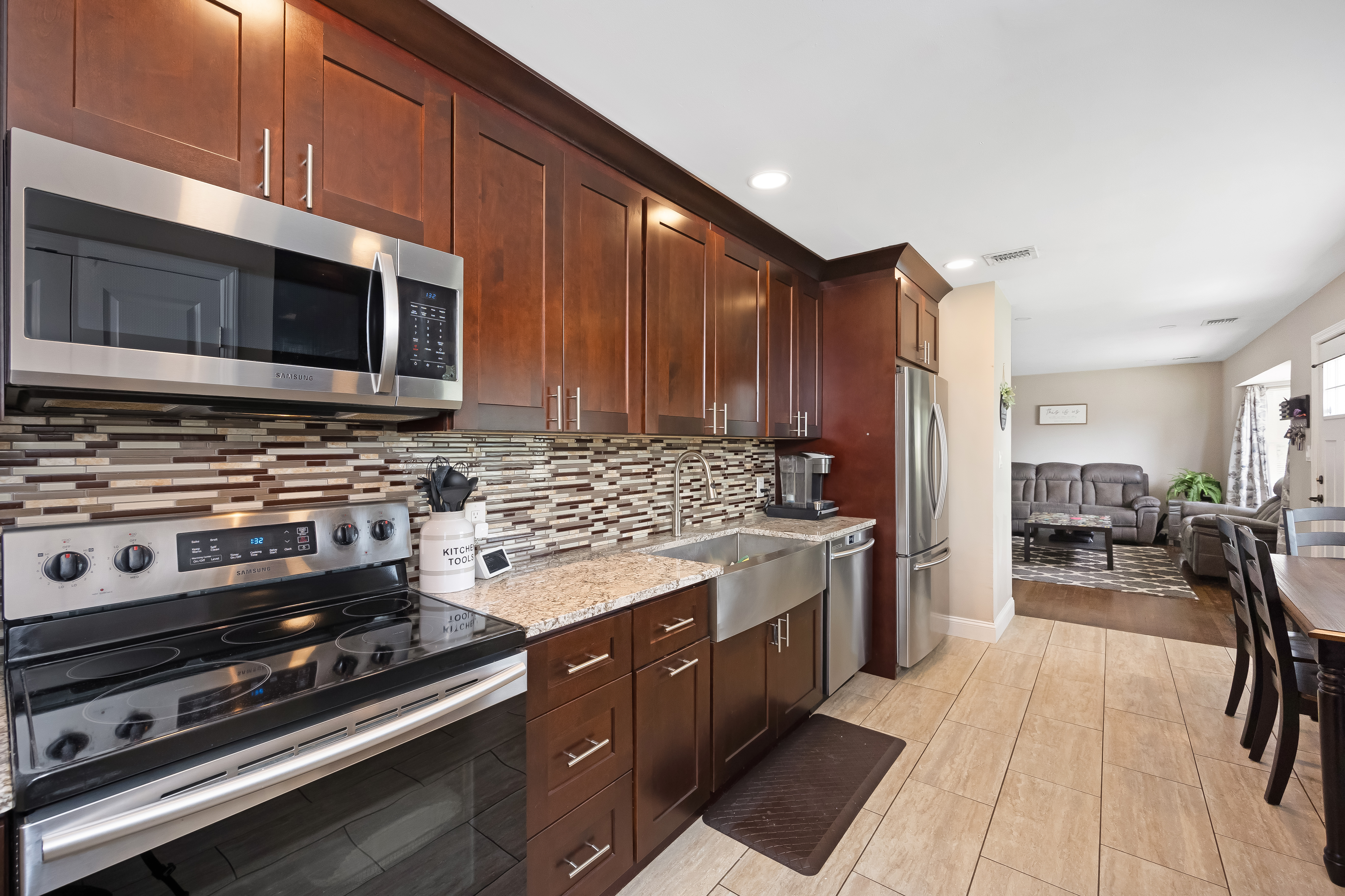Deer Park, New York, 11729, United States, 3 Bedrooms Bedrooms, ,2 BathroomsBathrooms,Residential,For Sale,1915383