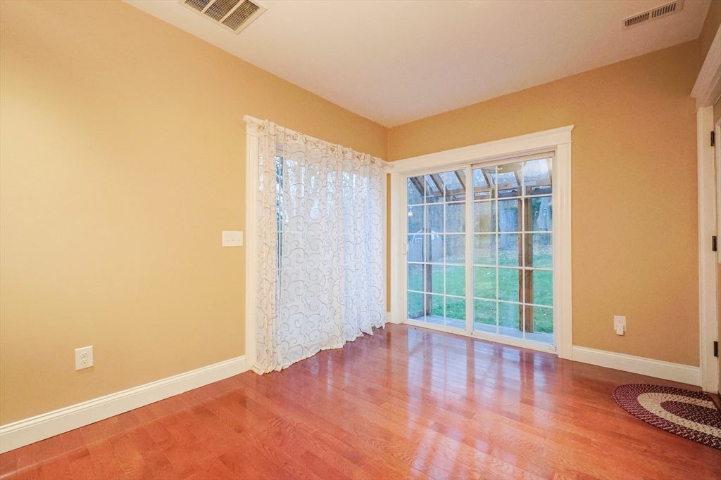 Worcester, Massachusetts, 01606, United States, 3 Bedrooms Bedrooms, ,4 BathroomsBathrooms,Residential,For Sale,1992890