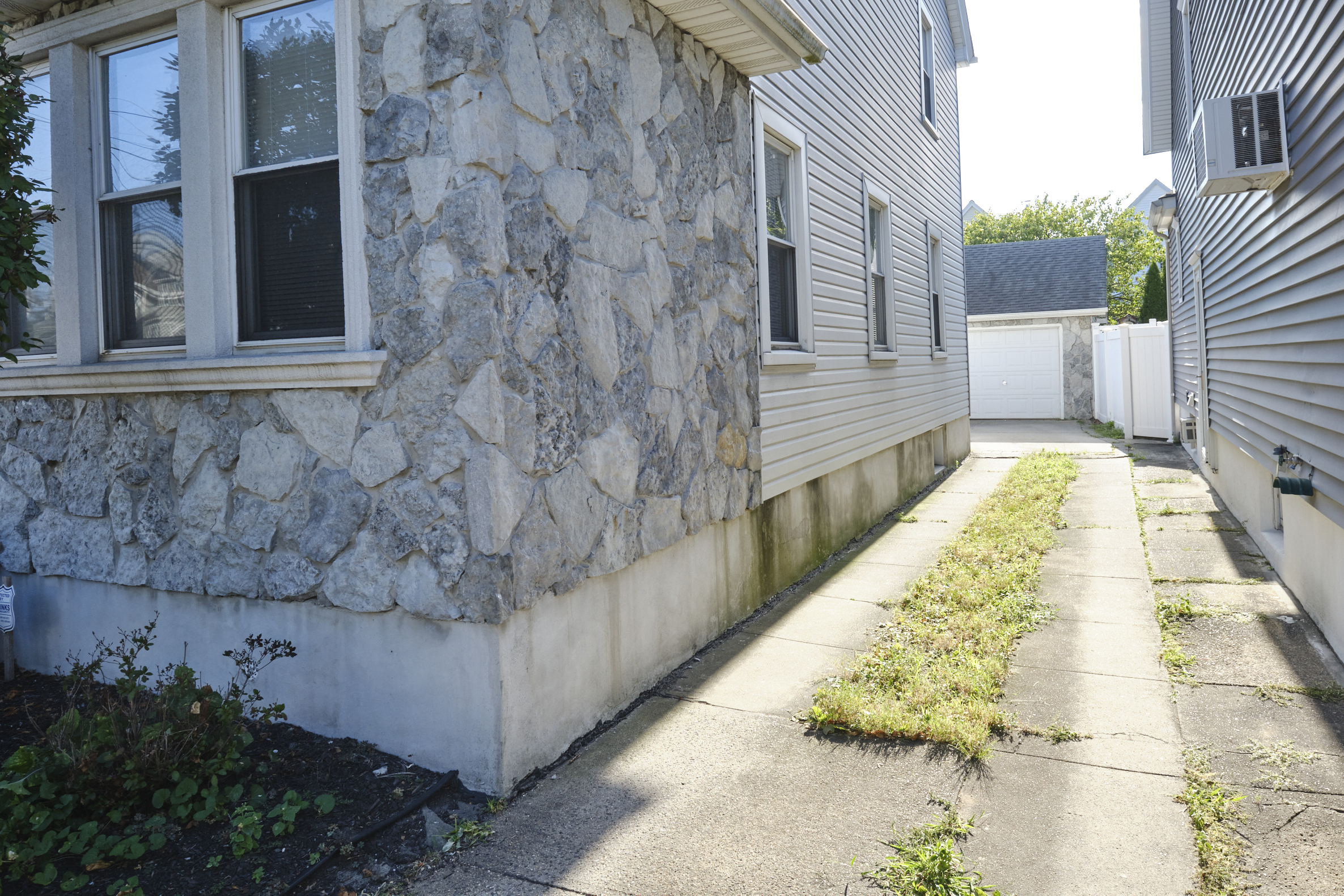 Floral Park, New York, 11001, United States, 3 Bedrooms Bedrooms, ,2 BathroomsBathrooms,Residential,For Sale,1973854