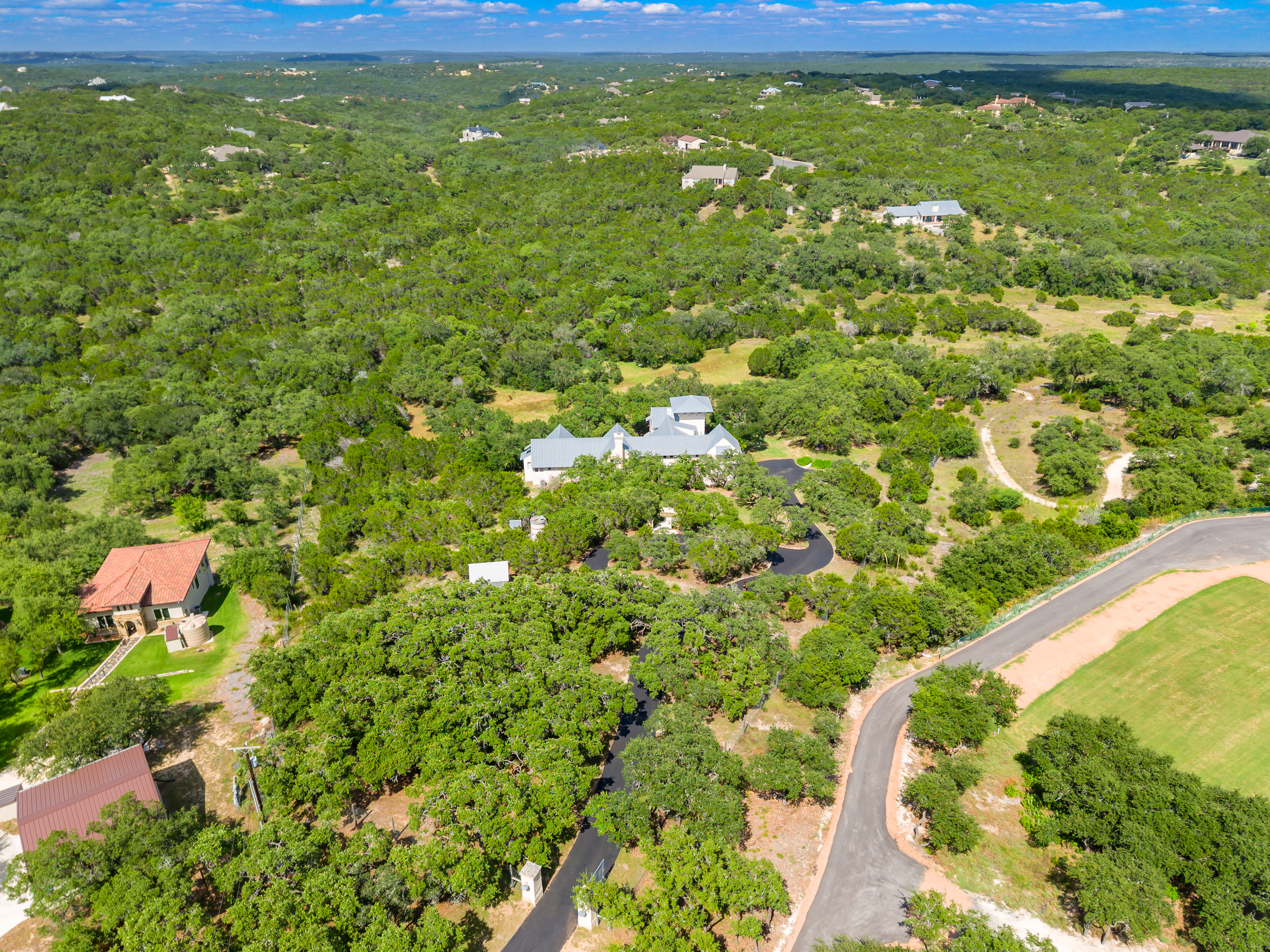  Hill Country Estate with Privacy and Presence - 物件實景
