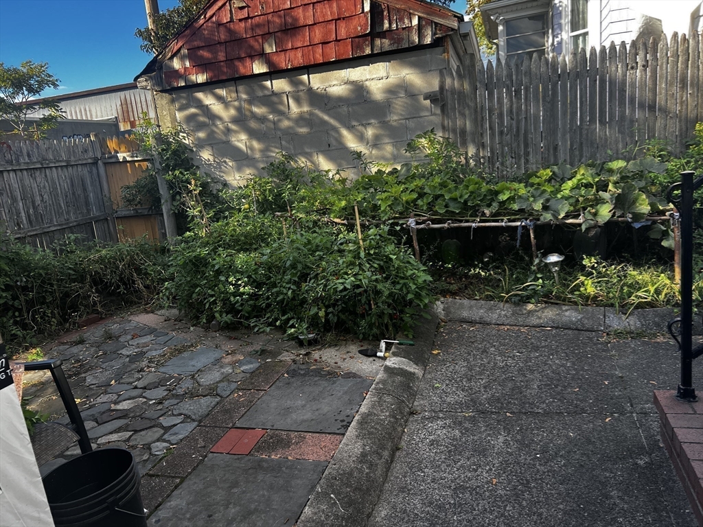 Lynn, Massachusetts, 01905, United States, 2 Bedrooms Bedrooms, ,2 BathroomsBathrooms,Residential,For Sale,1972732