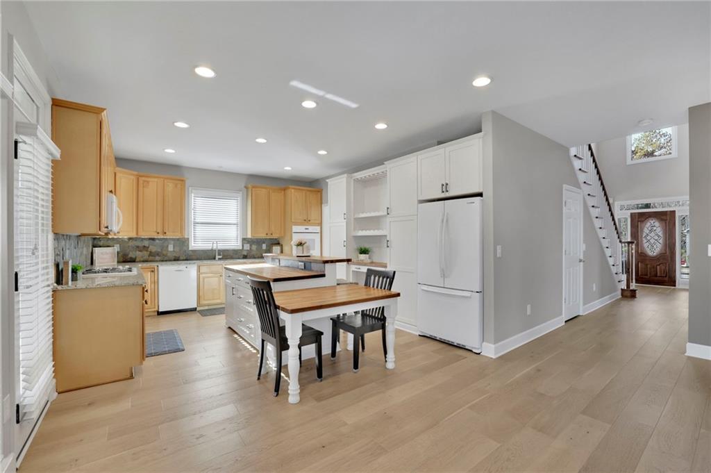 Marietta, Georgia, 30066, United States, 4 Bedrooms Bedrooms, ,3 BathroomsBathrooms,Residential,For Sale,2003100