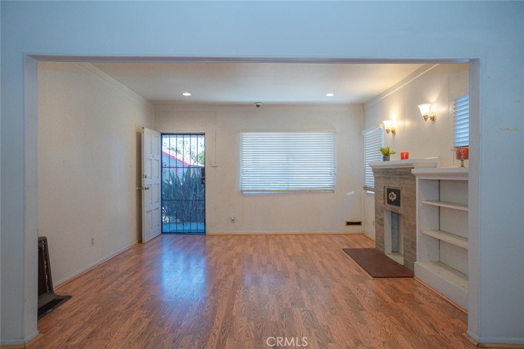 Los Angeles, California, 90043, United States, 2 Bedrooms Bedrooms, ,1 BathroomBathrooms,Residential,For Sale,1905561