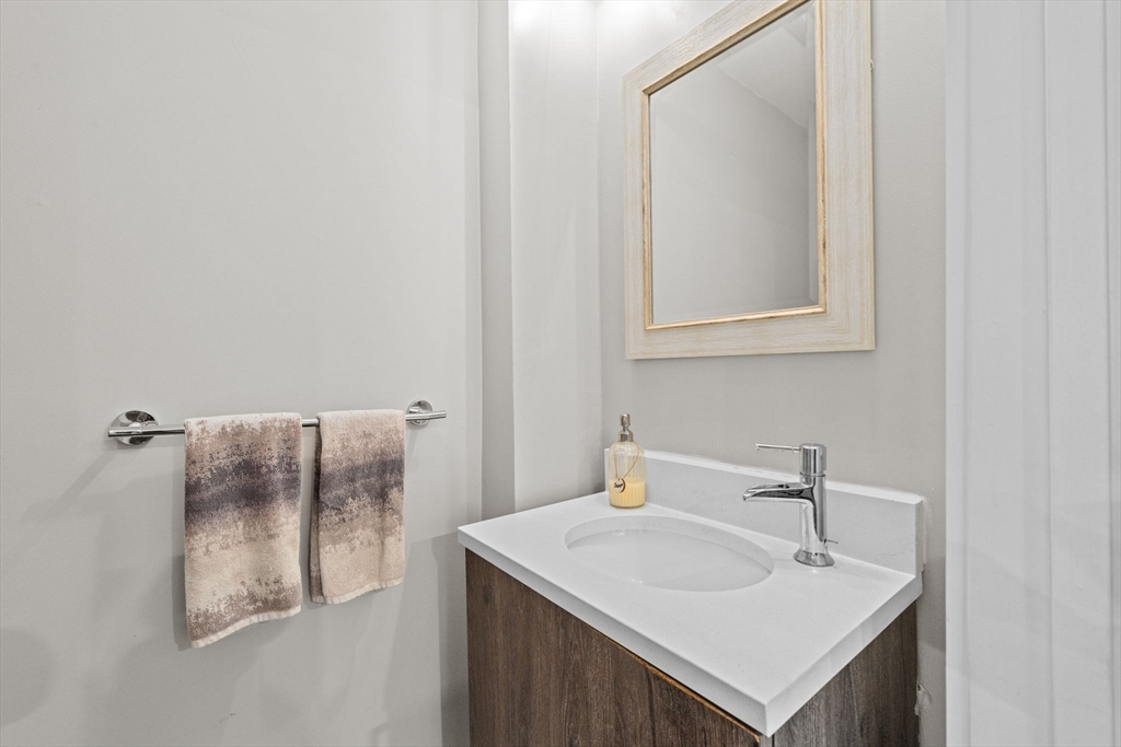 Boston, Massachusetts, 02124, United States, 3 Bedrooms Bedrooms, ,3 BathroomsBathrooms,Residential,For Sale,1990964