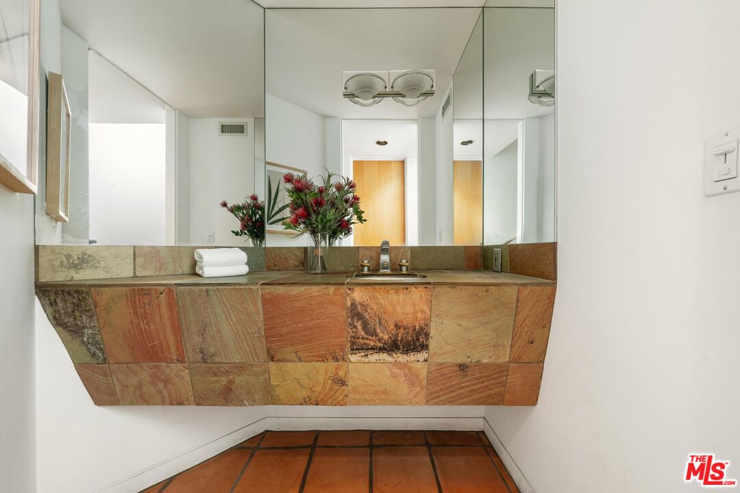 Pacific Palisades, California, 90272, United States, 4 Bedrooms Bedrooms, ,2 BathroomsBathrooms,Residential,For Sale,1770890